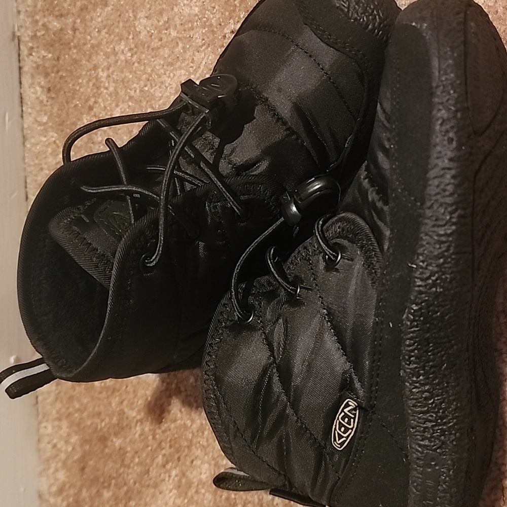 Keen waterproof sneaker
